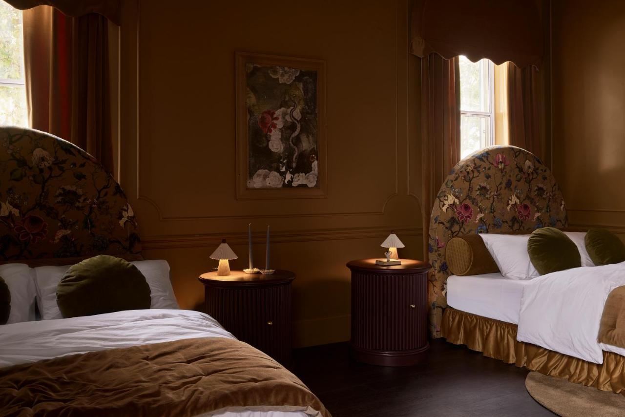 Hotel Julie Stratford Bagian luar foto