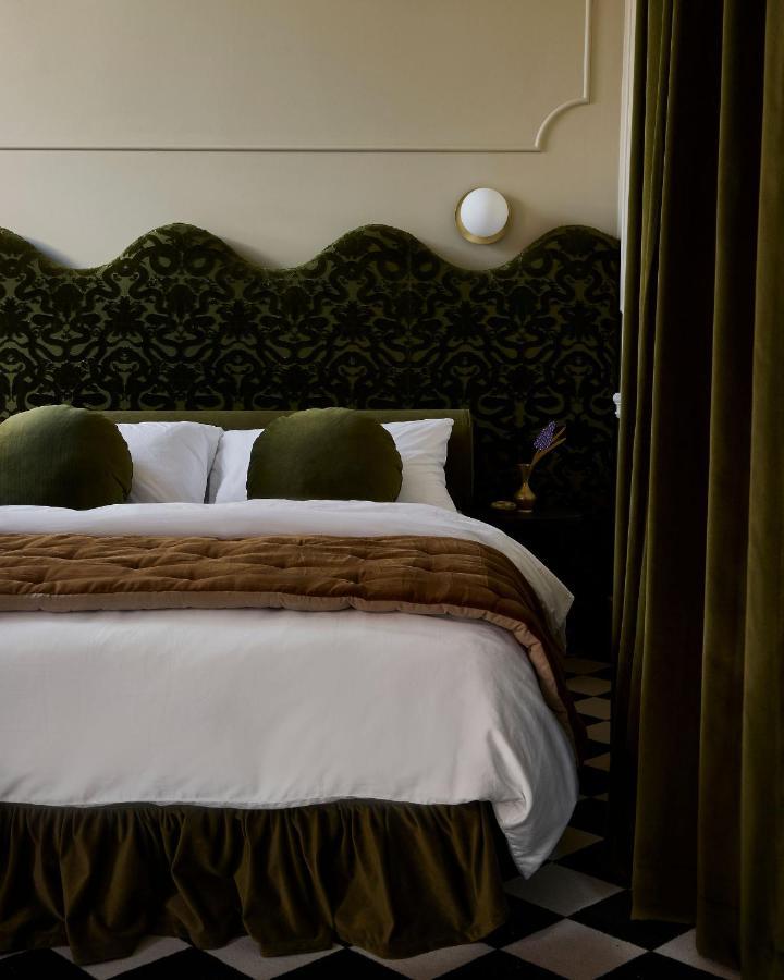 Hotel Julie Stratford Bagian luar foto